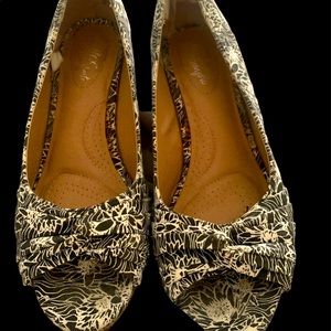 Black & white floral wedges